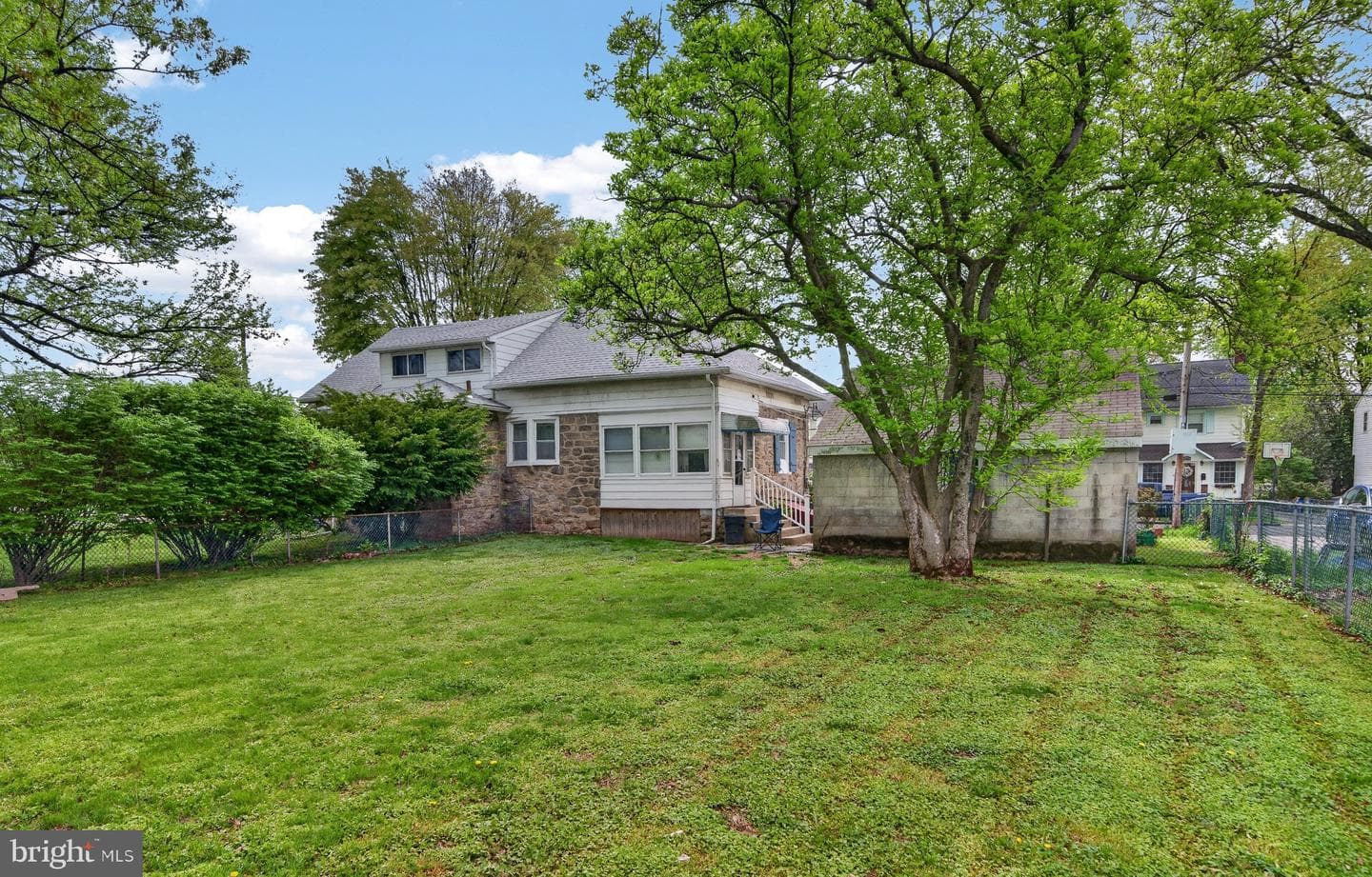 1949 Forrest Avenue photo 41