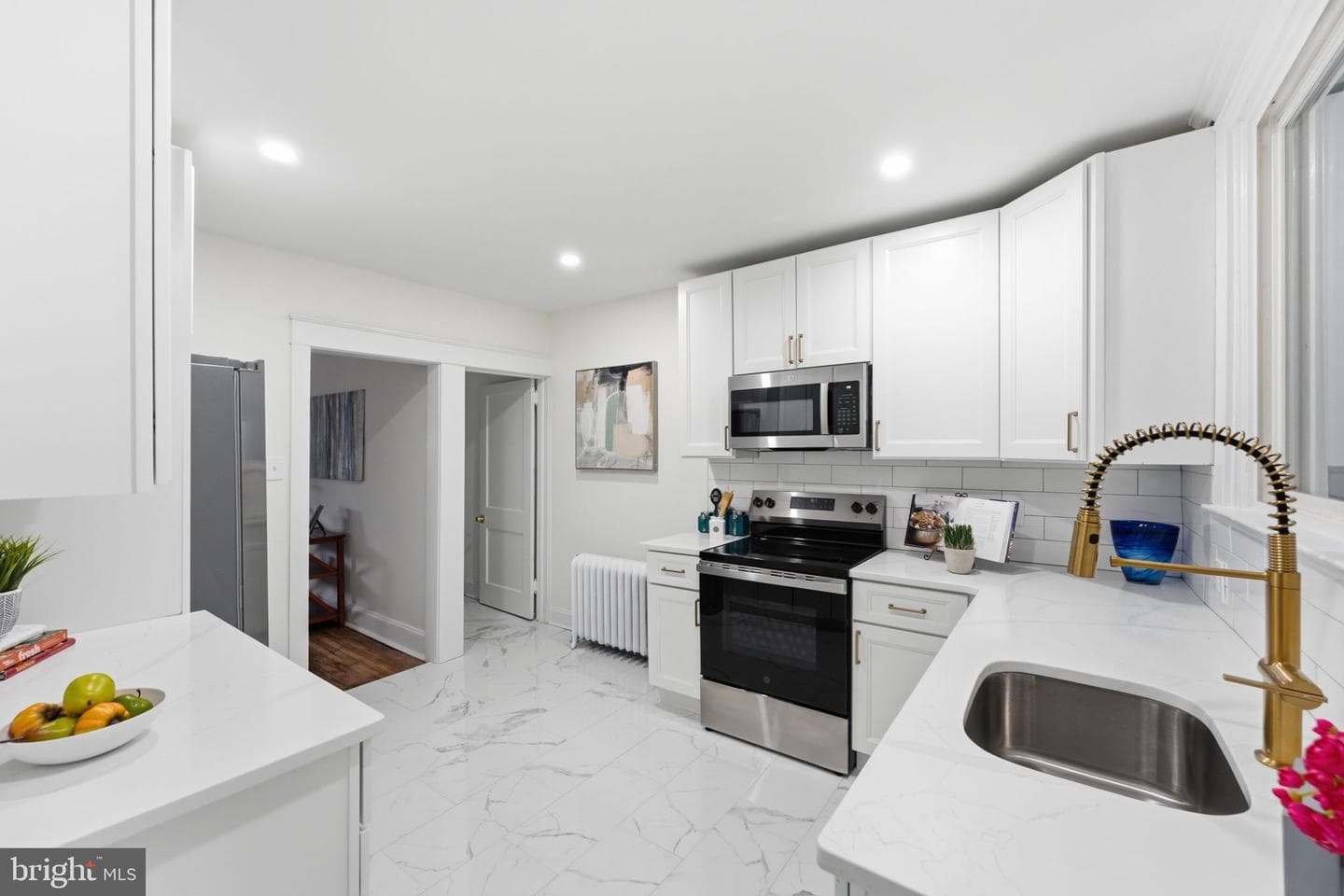 227 E Leamy Avenue photo 9
