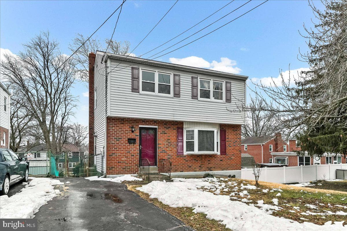 218 Riverview Avenue photo 1