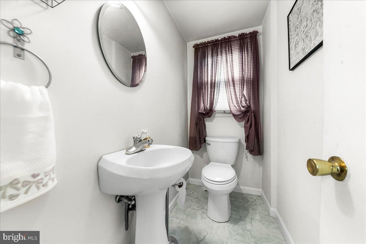 218 Riverview Avenue photo 12