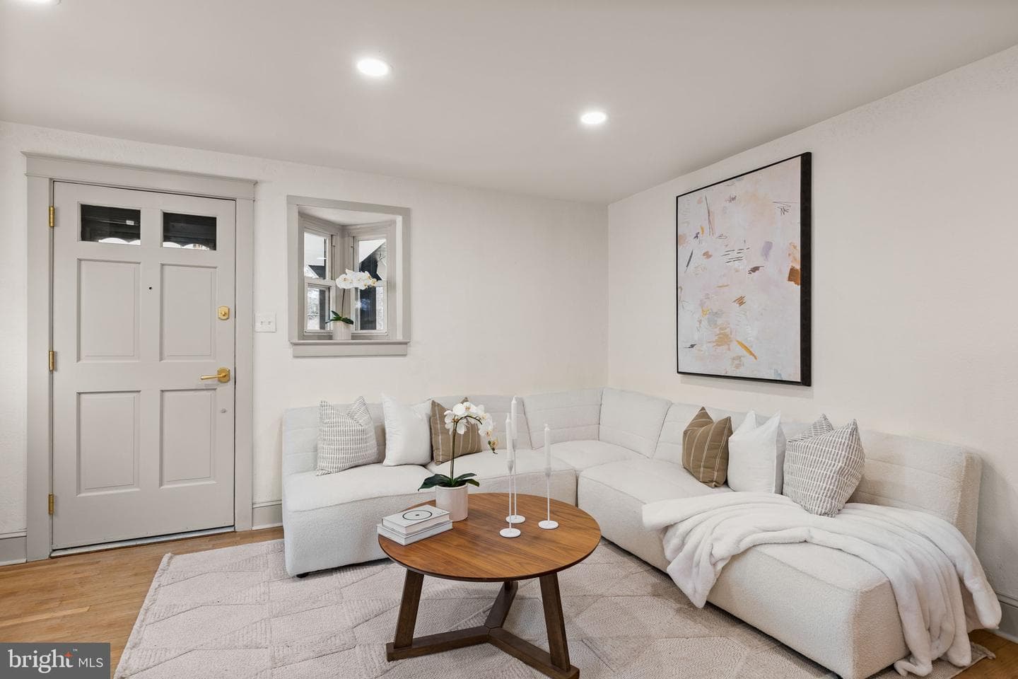 633 Georges Lane photo 4