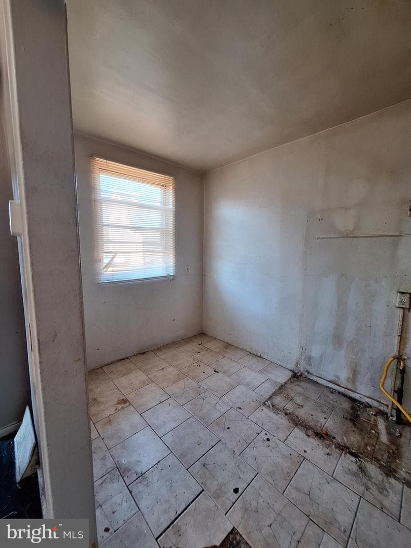 919 Sharon Avenue photo 4