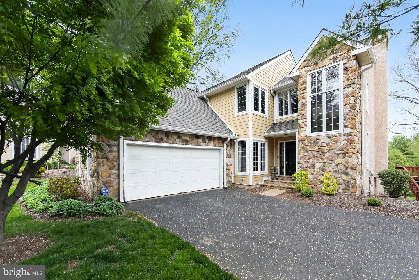 8 Village Circle