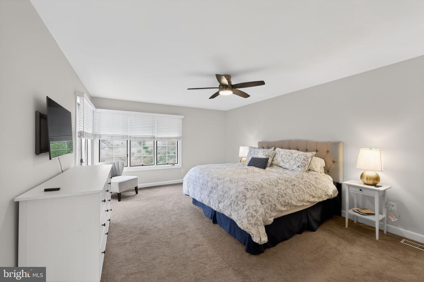 8 Village Circle photo 21
