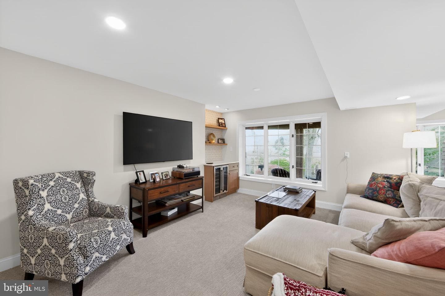 8 Village Circle photo 32