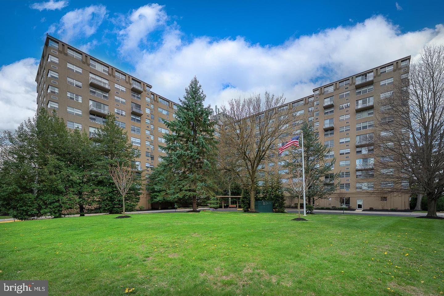 1030 E Lancaster Ave #128