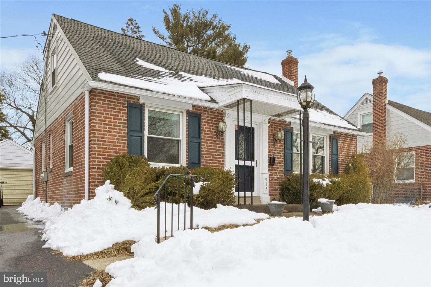 933 Greenbriar Lane