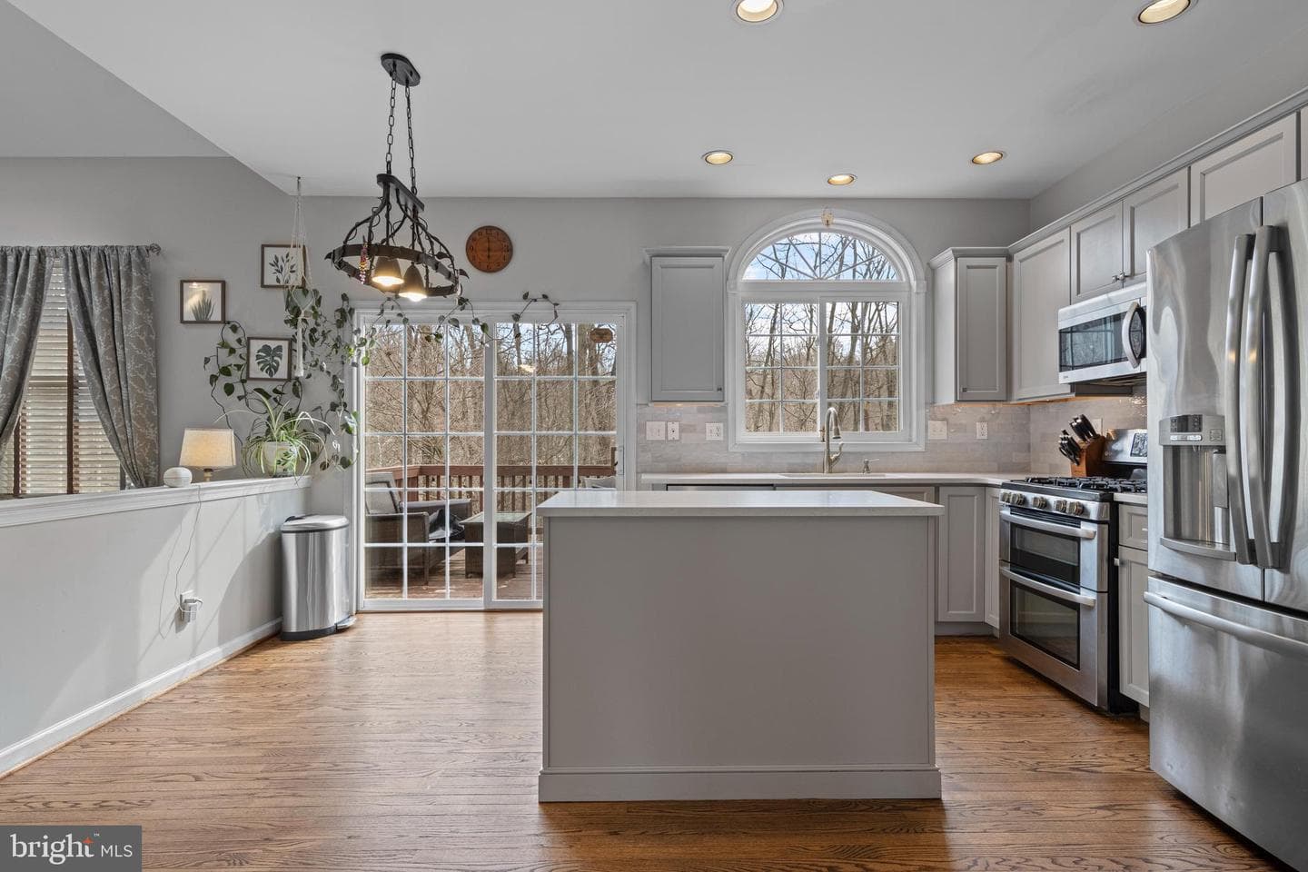 411 Highgrove Lane photo 9