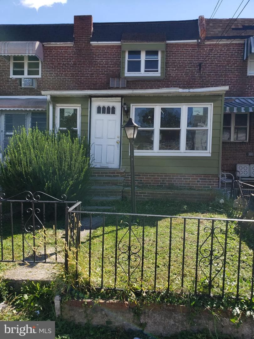 208 Marks Avenue photo 8