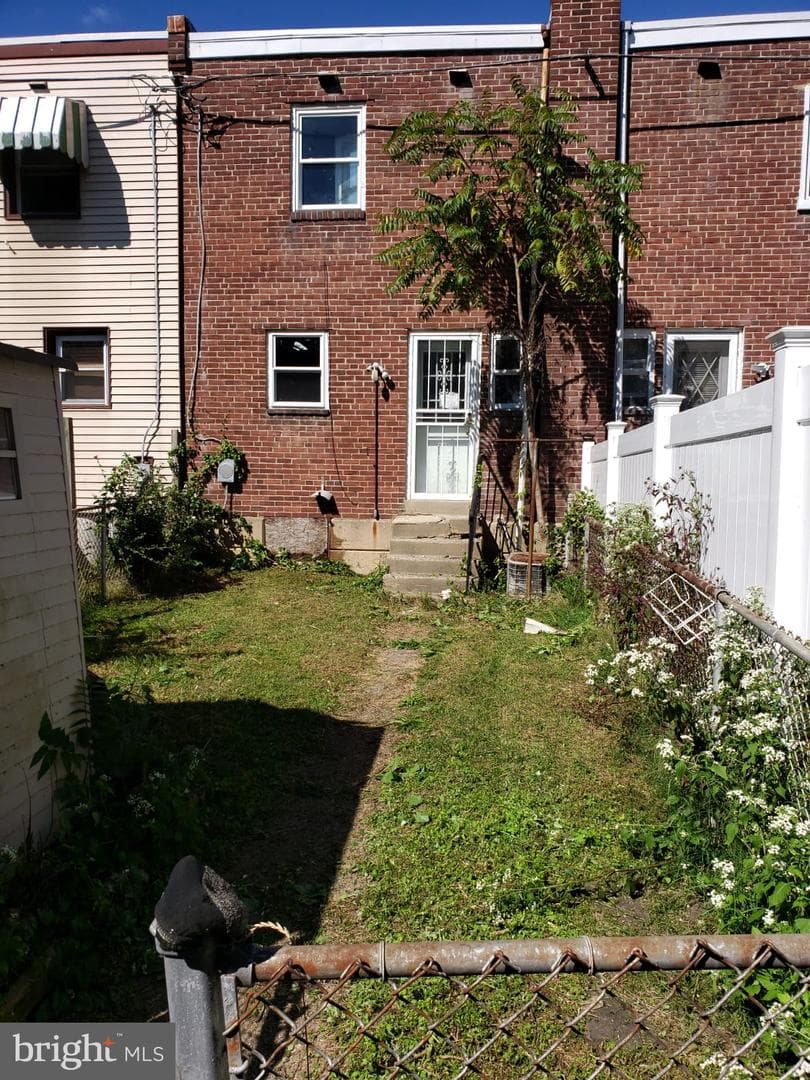 208 Marks Avenue photo 9