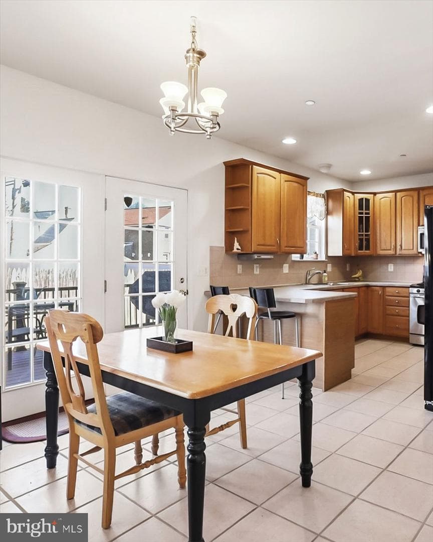 2431 Gilbert Street photo 5