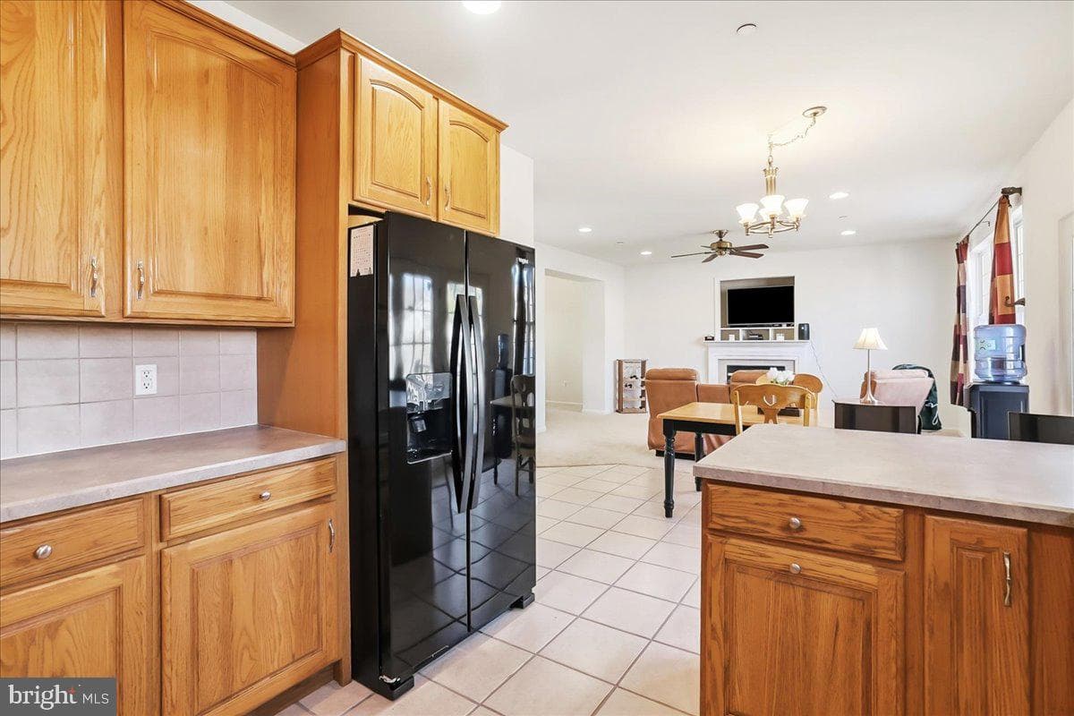 2431 Gilbert Street photo 9