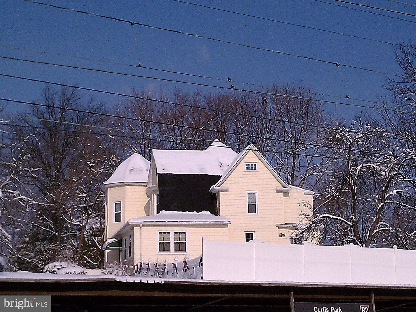 333 Oak Avenue photo 1