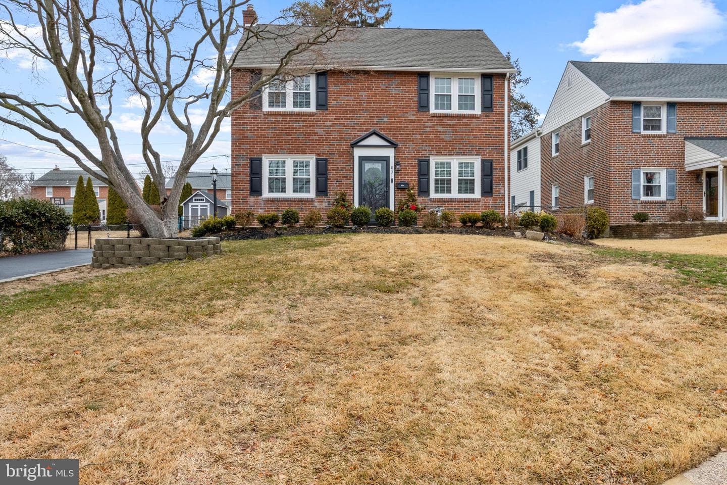 831 Stanbridge Road photo 1
