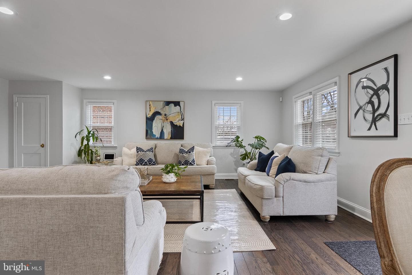 831 Stanbridge Road photo 4
