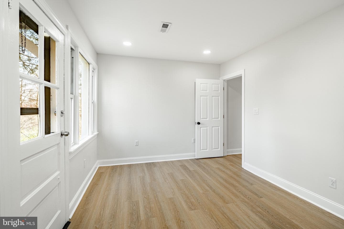700 E Ridley Avenue photo 13