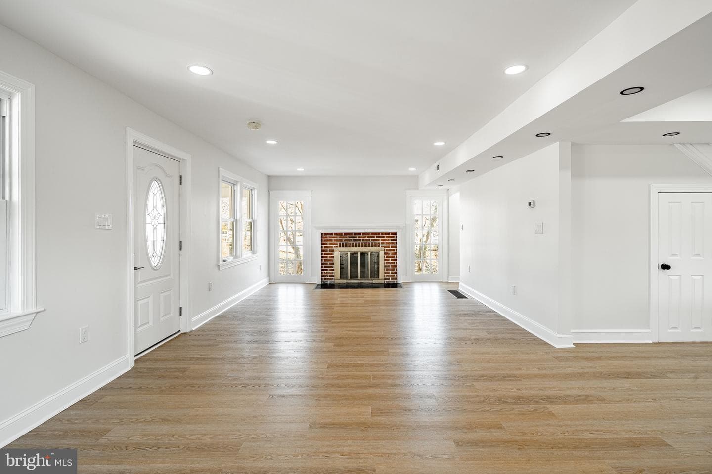 700 E Ridley Avenue photo 18