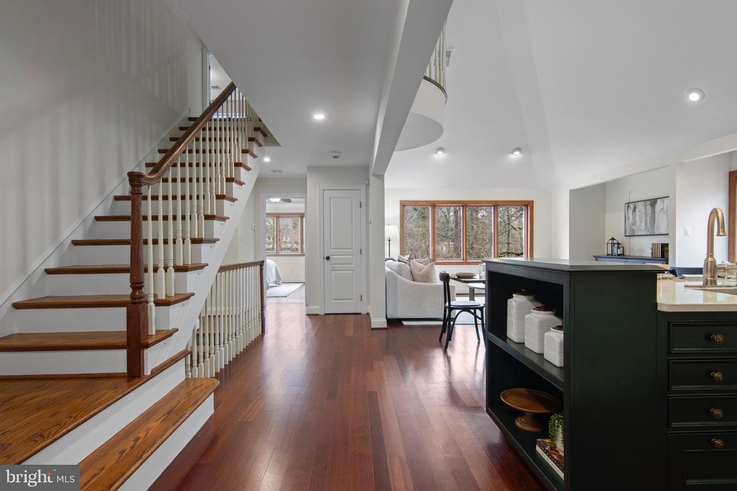 525 N Swarthmore Avenue photo 11