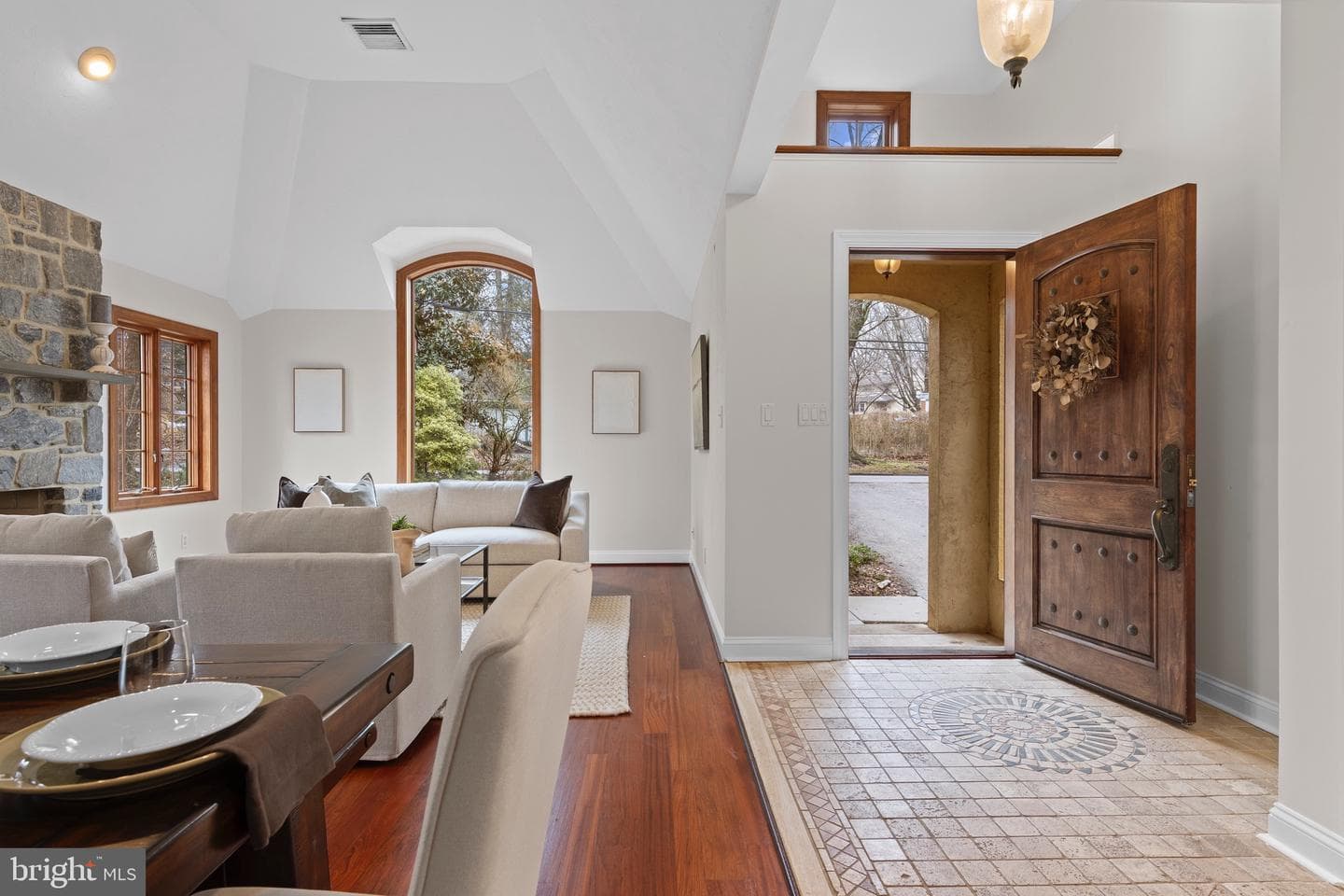 525 N Swarthmore Avenue photo 3