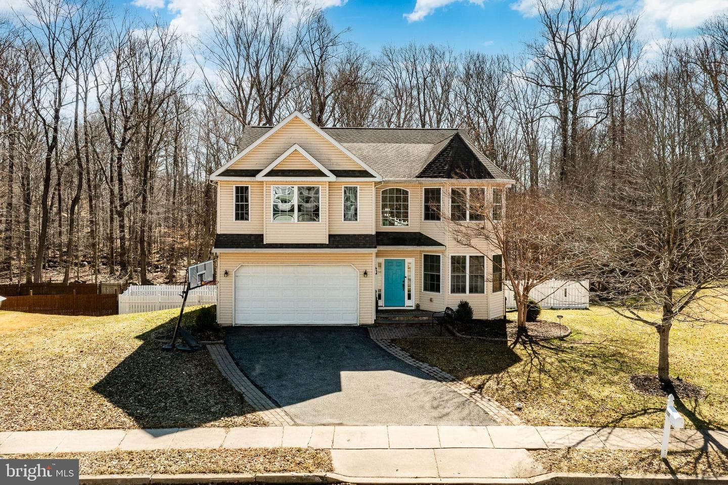 107 Luzak Street photo 3