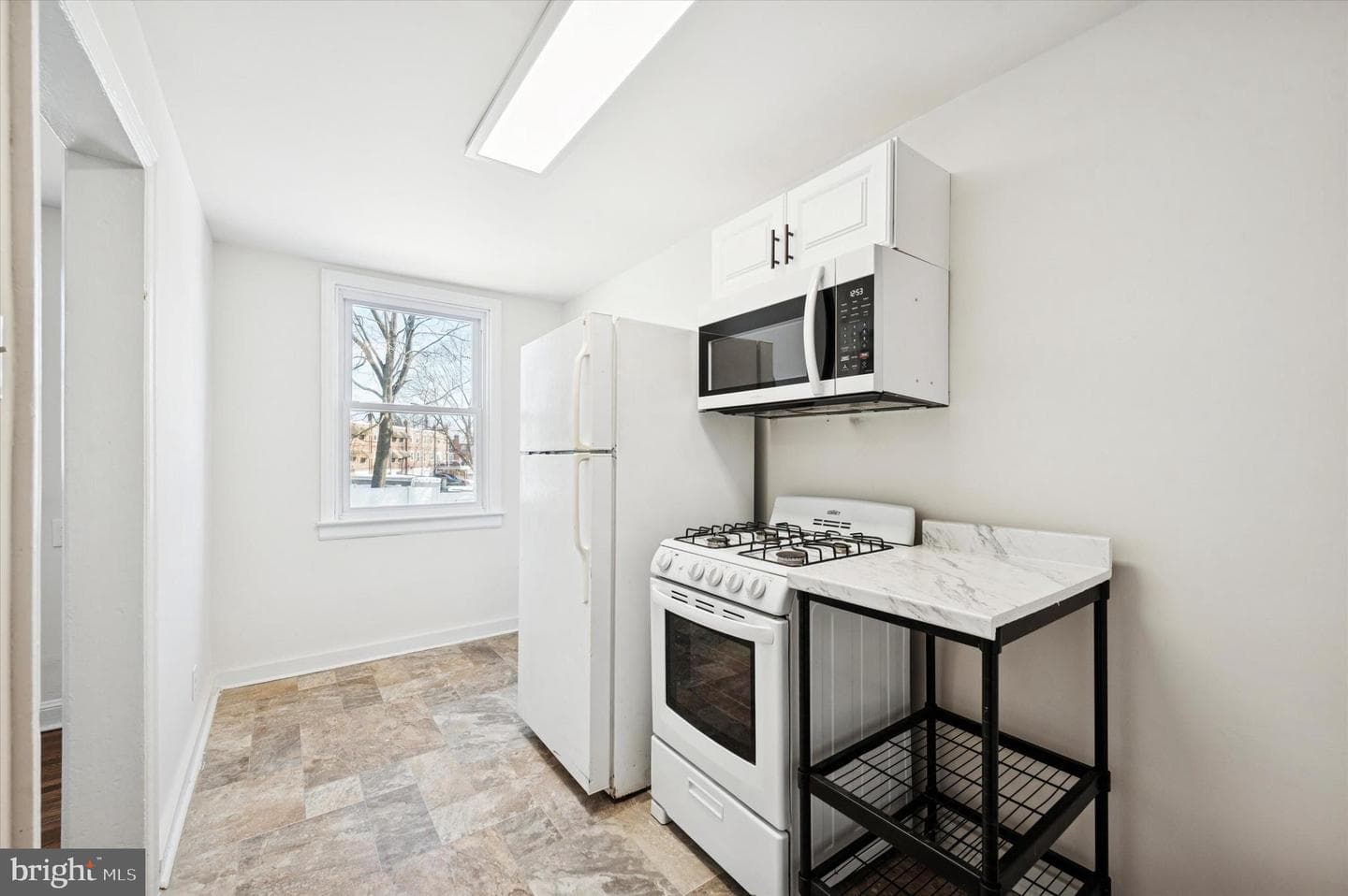 225 N Bishop photo 13