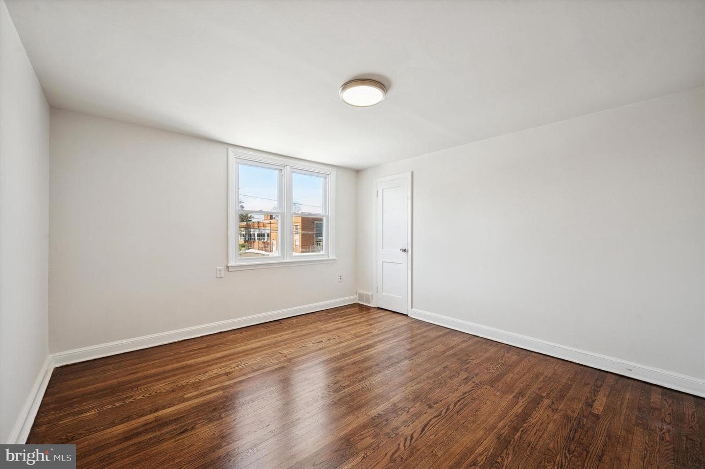 225 N Bishop photo 20