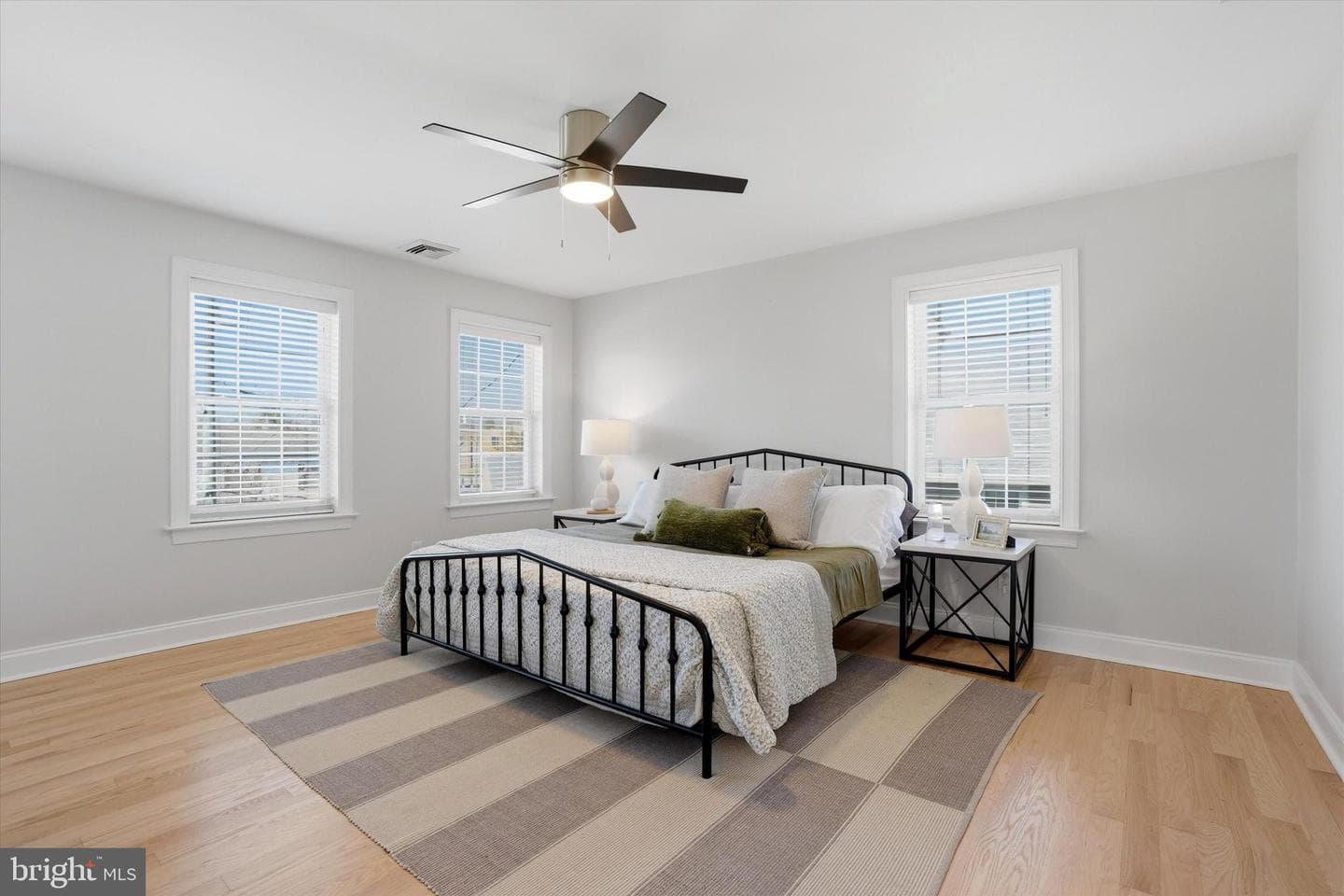 15 E Mercer Avenue photo 40