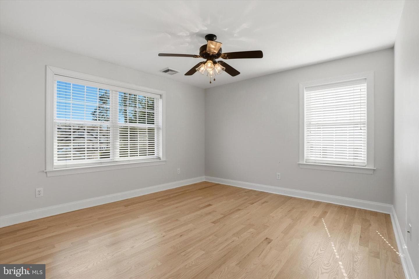 15 E Mercer Avenue photo 49