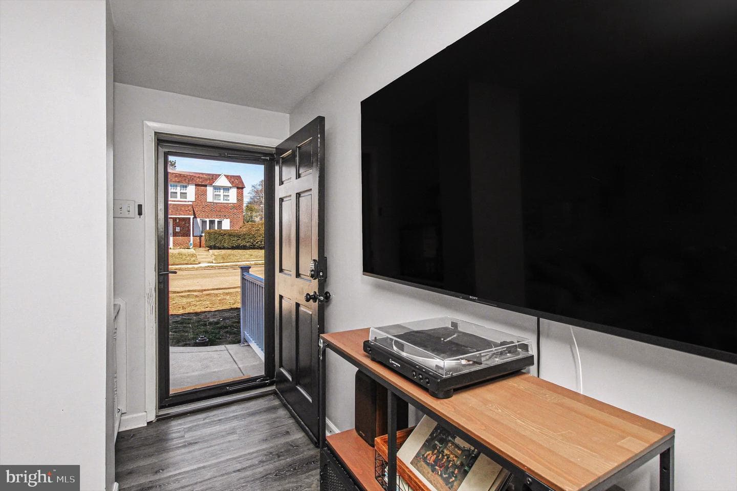 822 Hancock Street photo 5