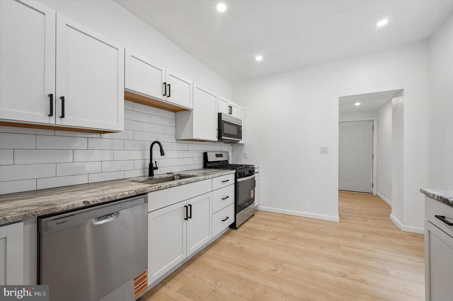 12 Greenway Avenue photo 10