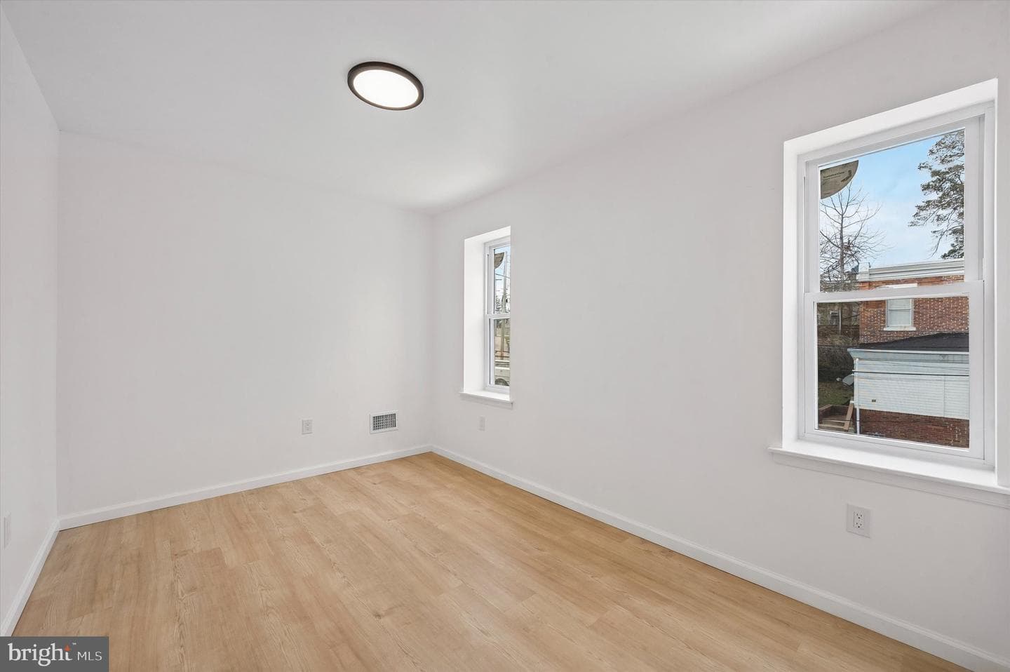 12 Greenway Avenue photo 23