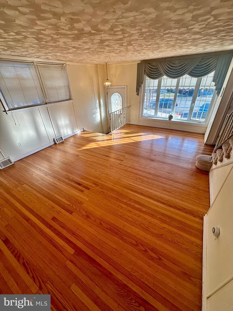 201 Emerald Lane photo 2