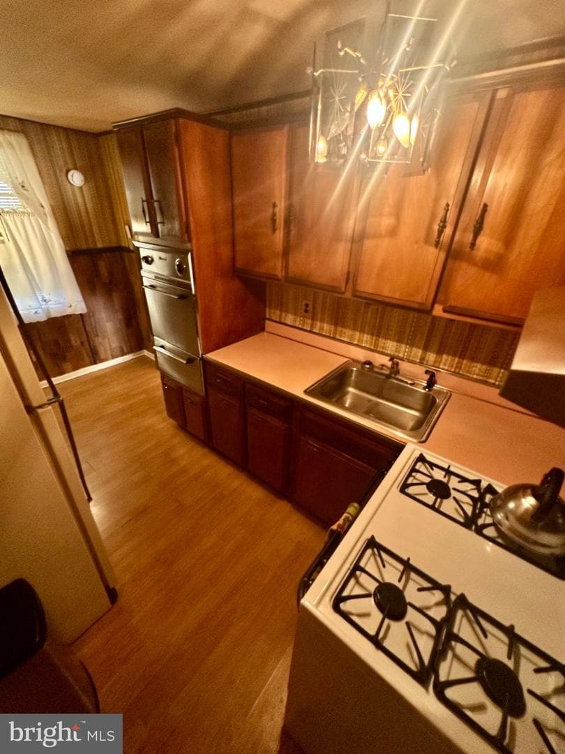 201 Emerald Lane photo 9