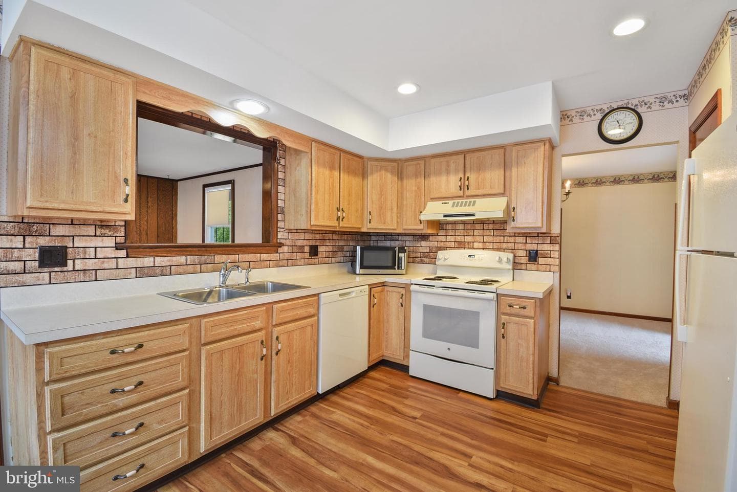 530 Grand Avenue photo 4