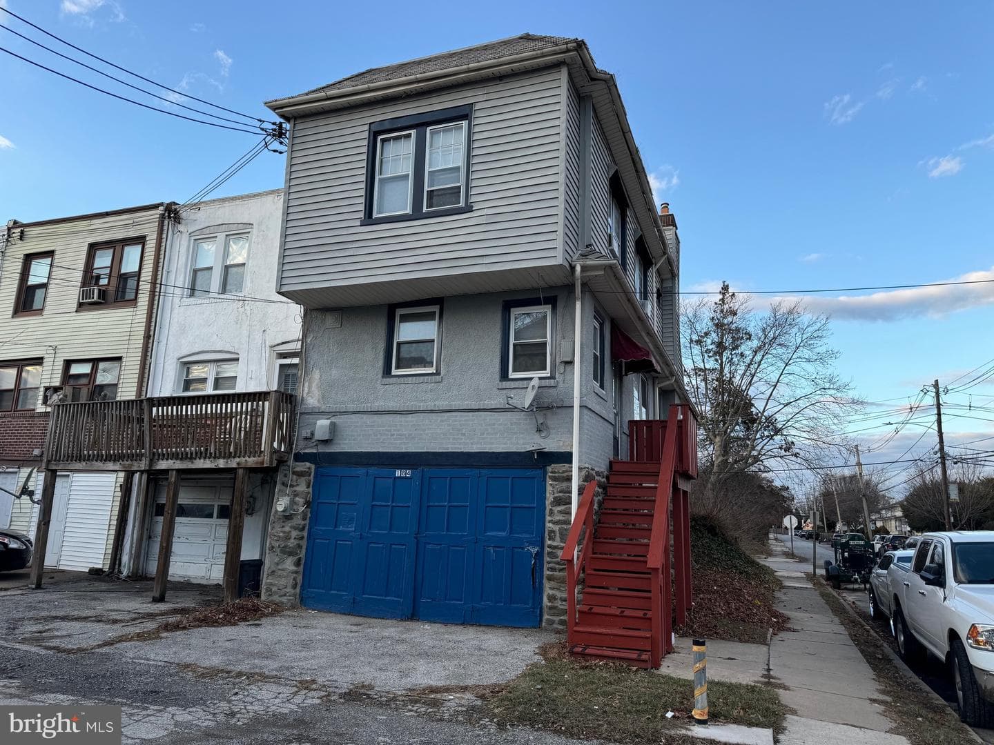 184 Midway Avenue photo 2