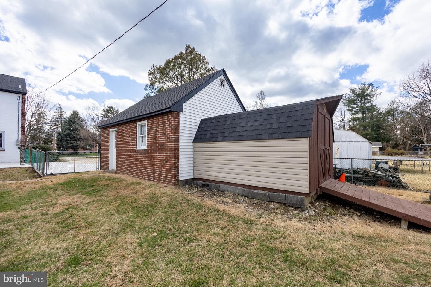 465 Hawarden Road photo 31