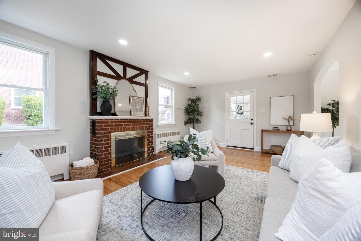 465 Hawarden Road photo 4