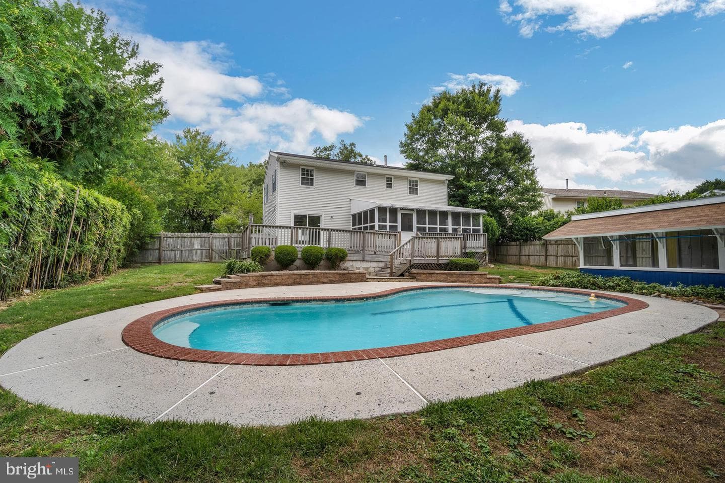 121 Jennifer Way photo 32