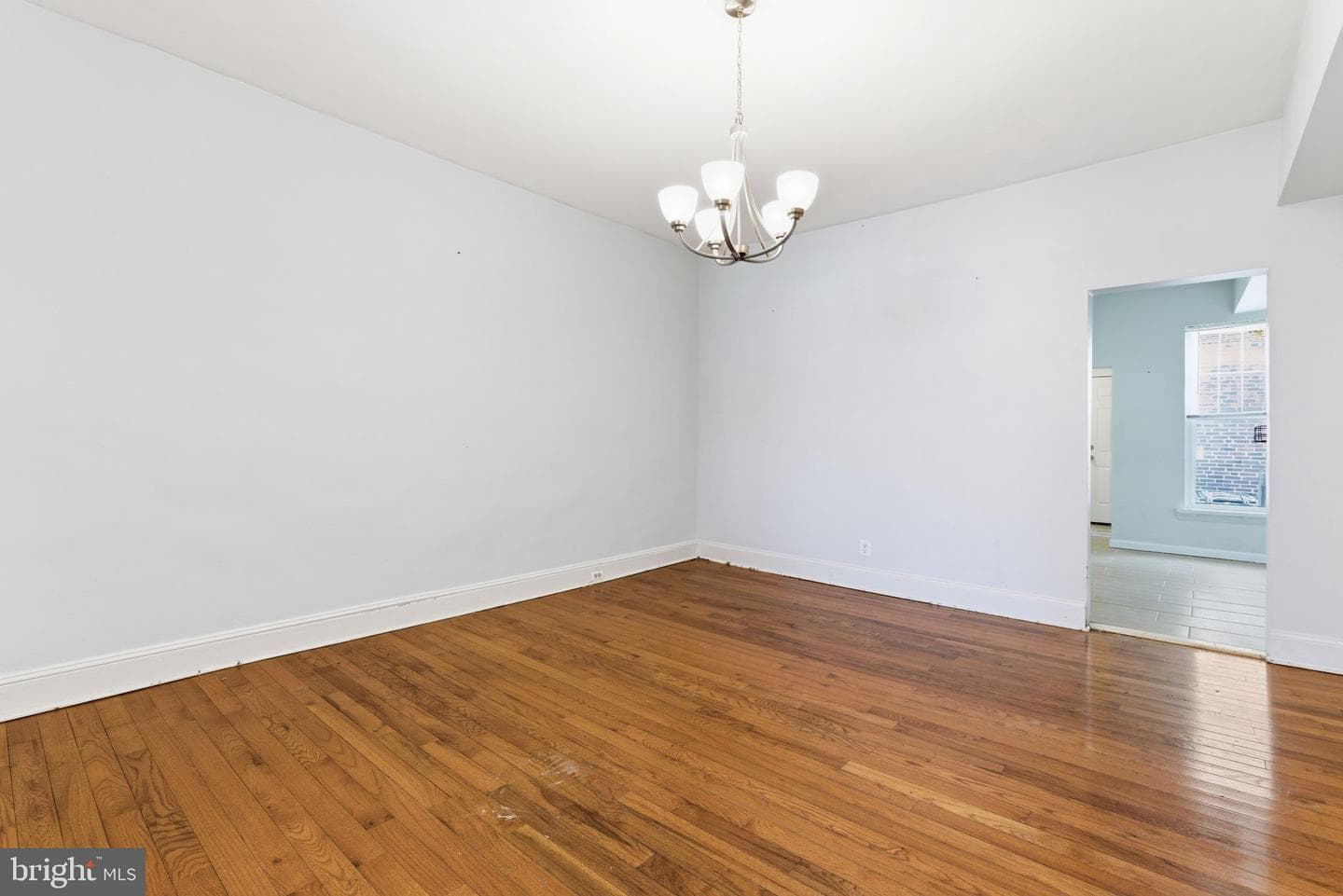 1421 E 11th Street photo 5