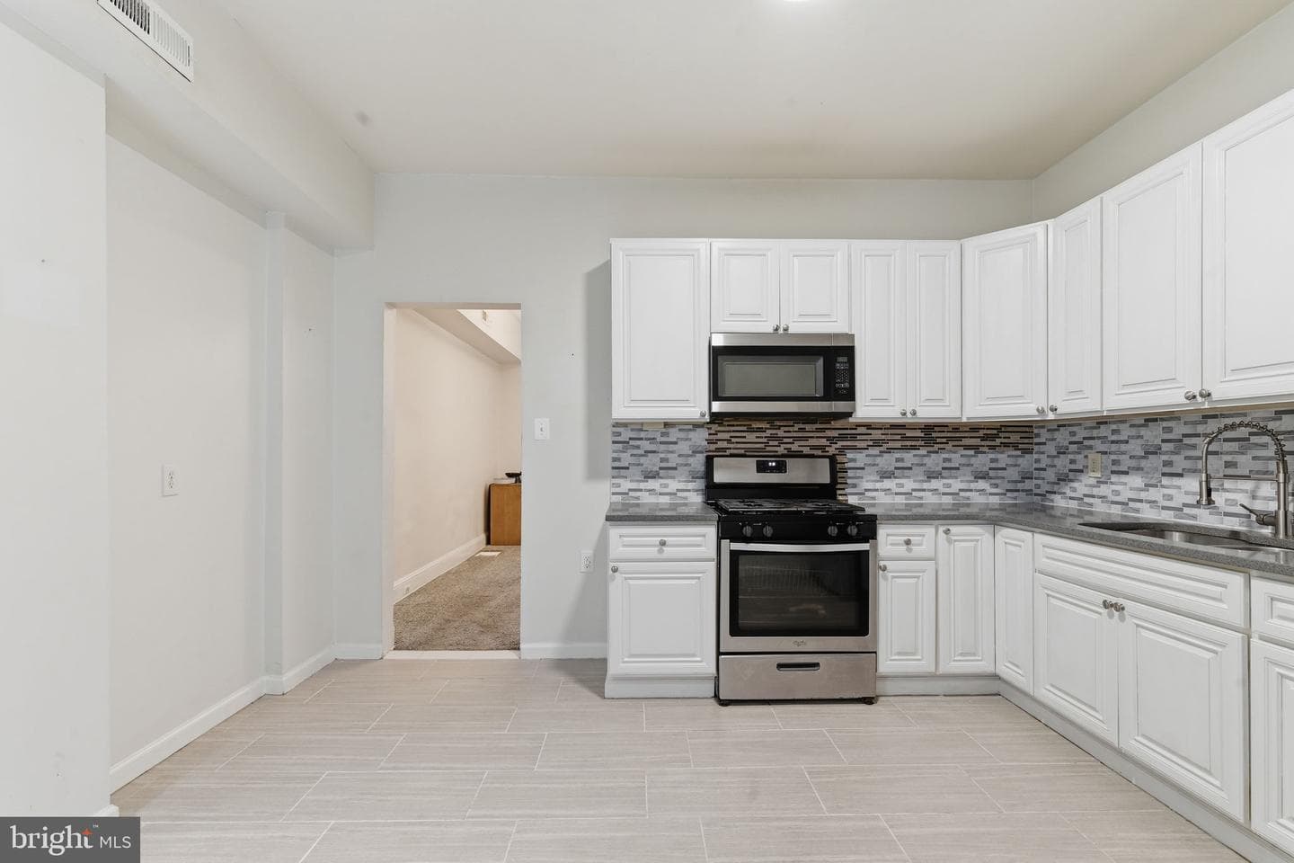 1421 E 11th Street photo 6