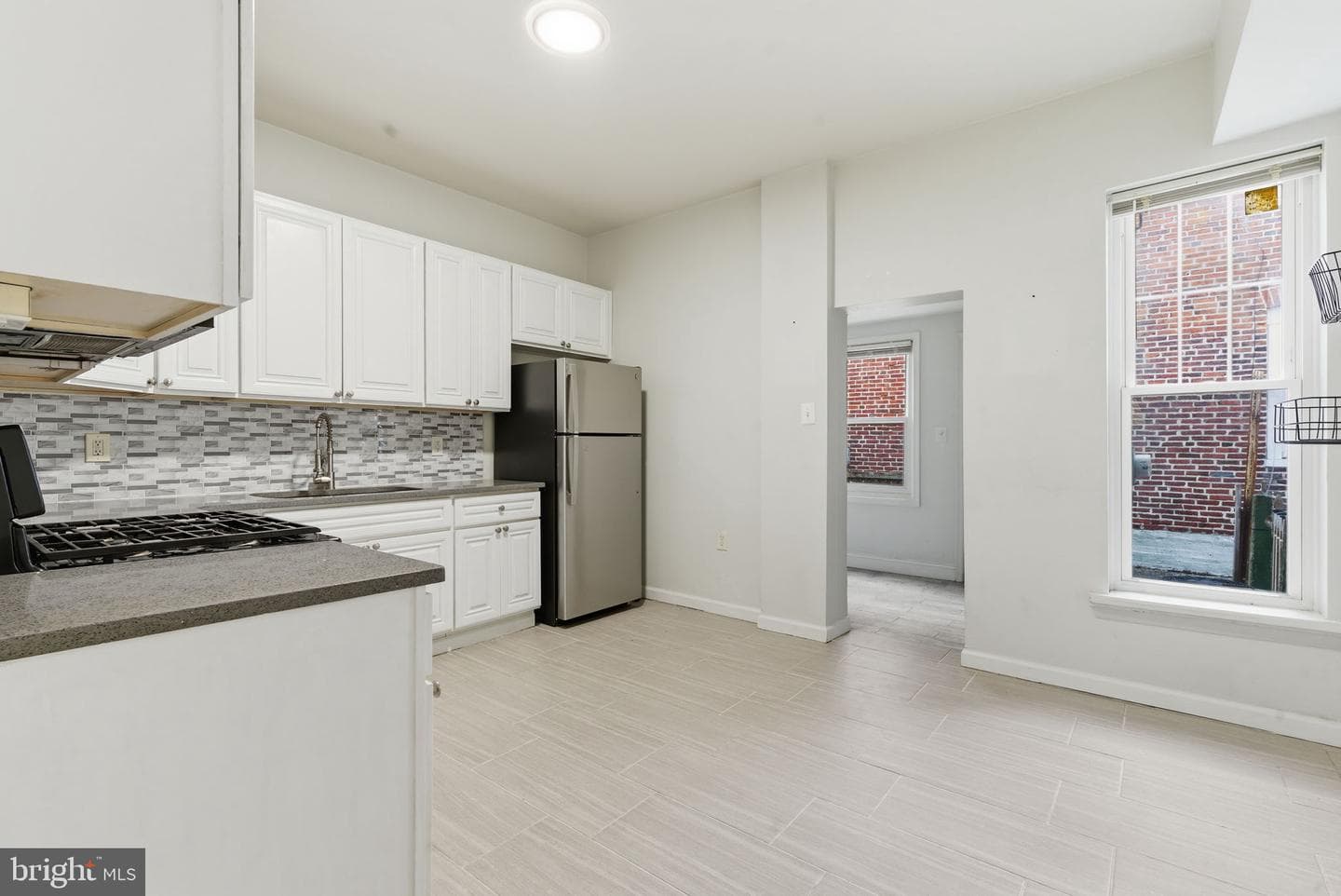 1421 E 11th Street photo 9