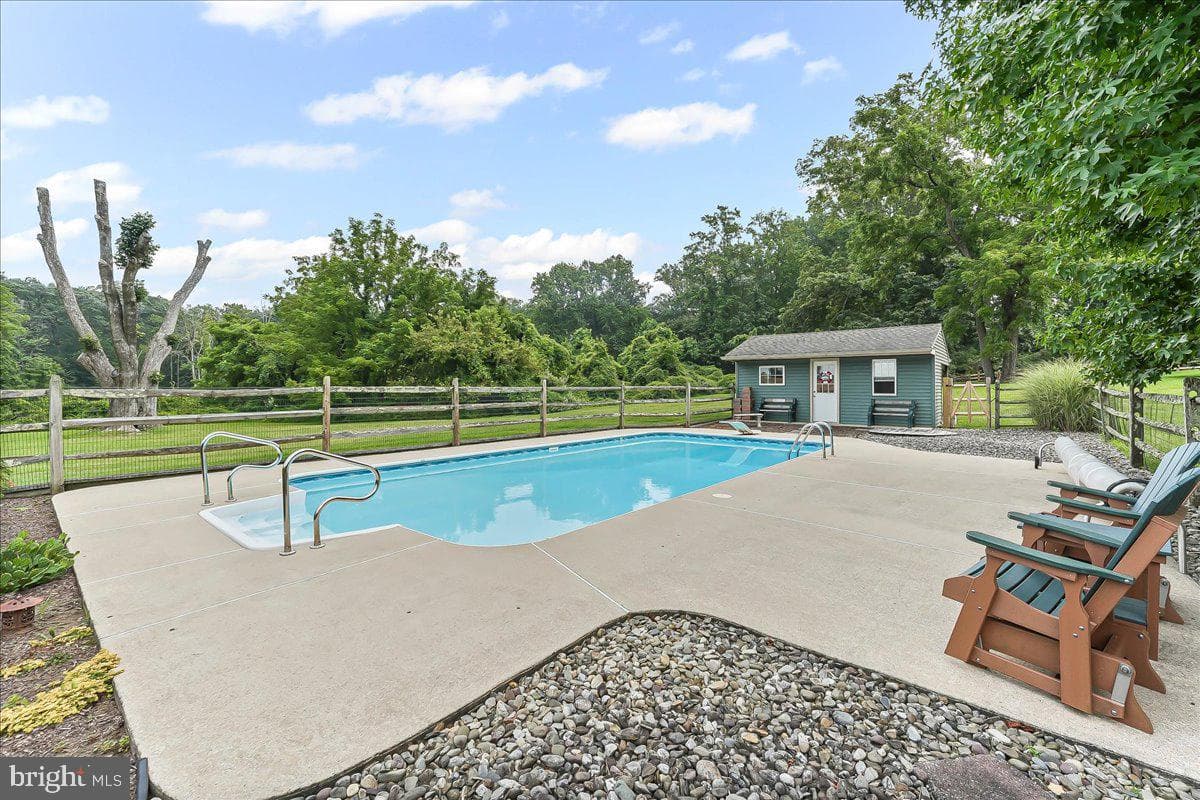1439 Middletown Road photo 42