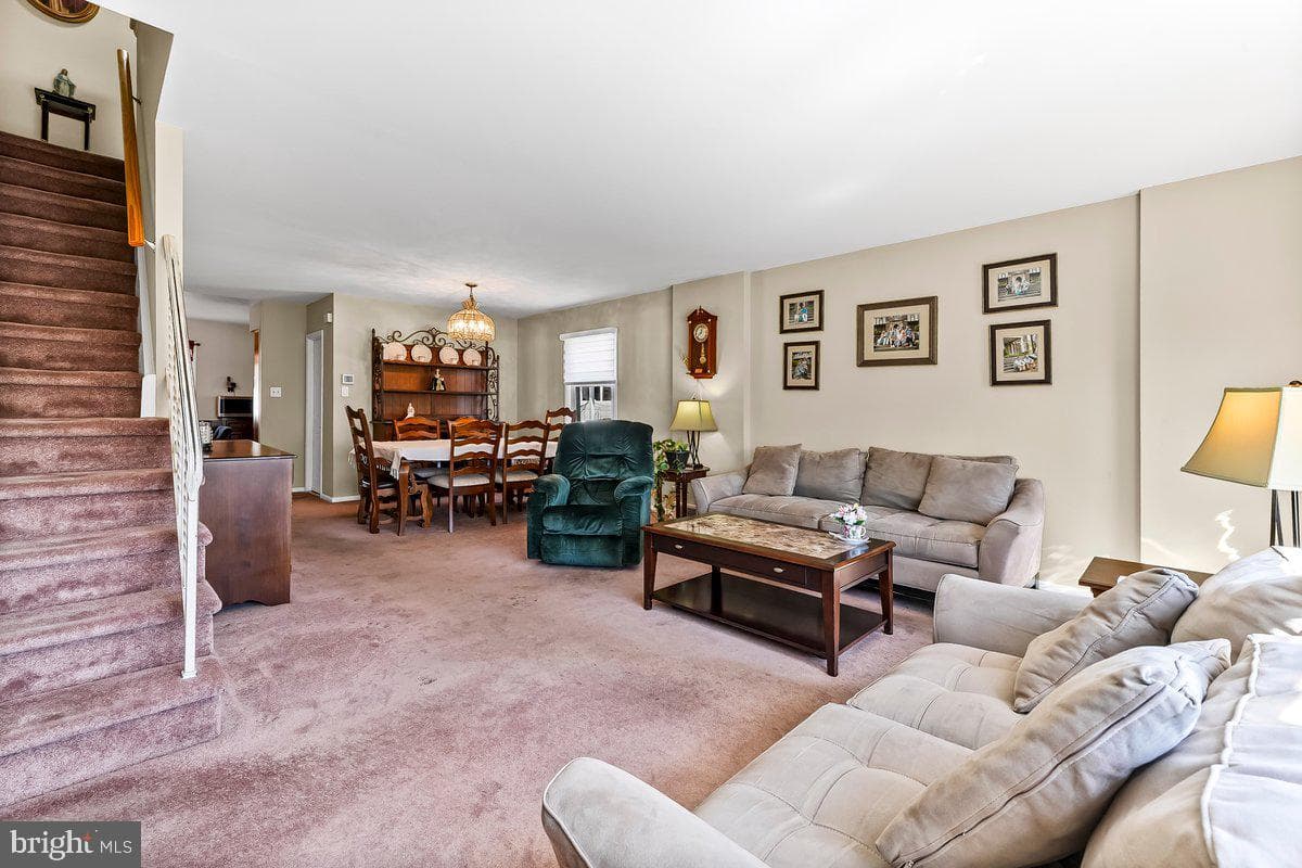 215 Riverview Avenue photo 2