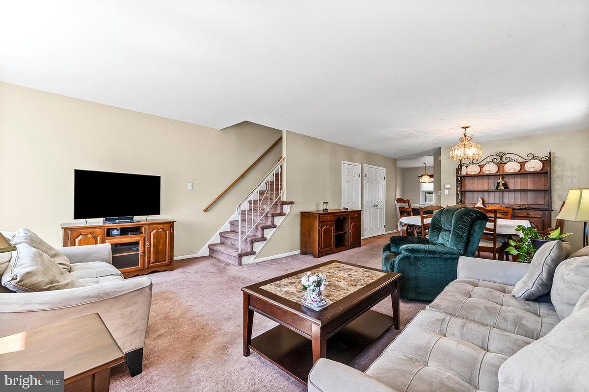215 Riverview Avenue photo 4
