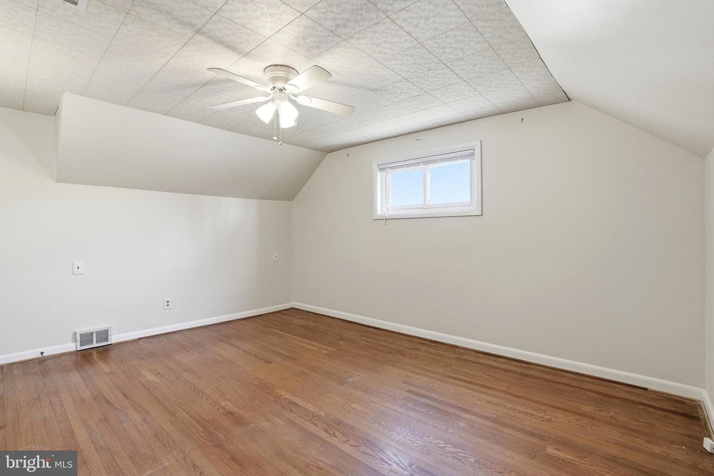 109 Donnelly Avenue photo 22