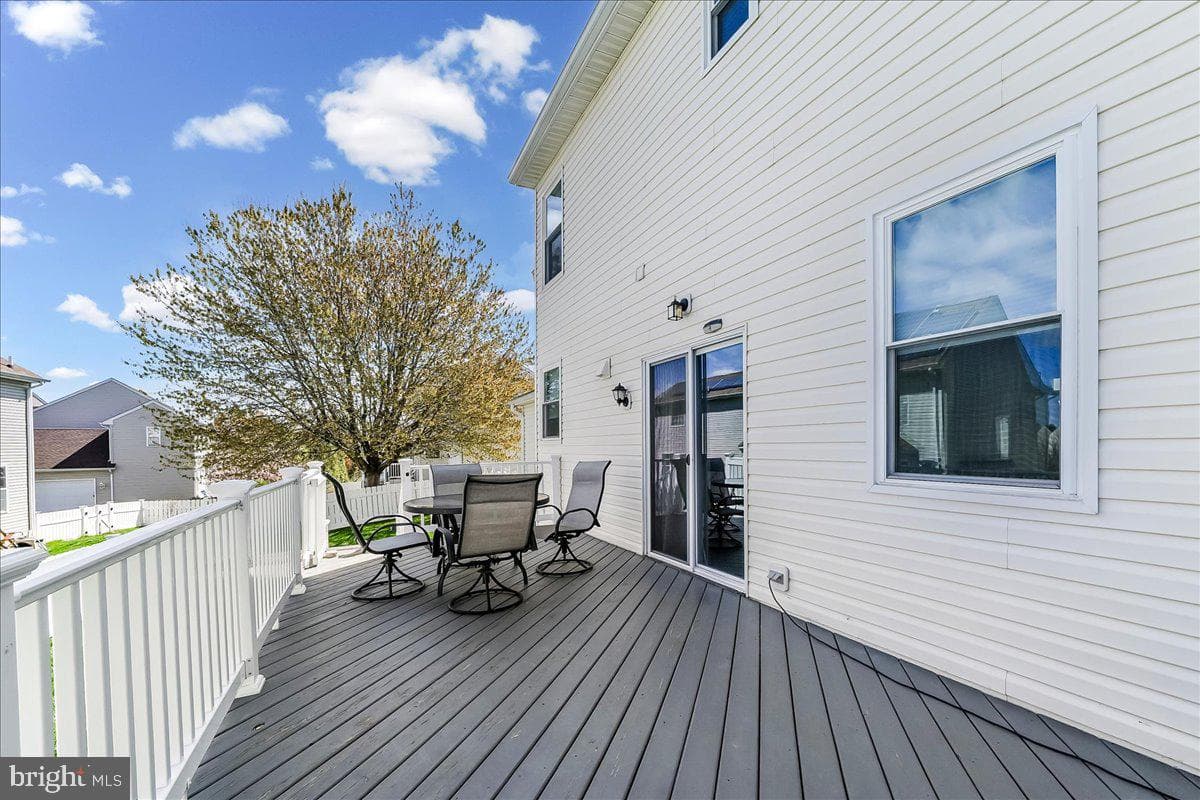 605 Barclay Circle photo 27