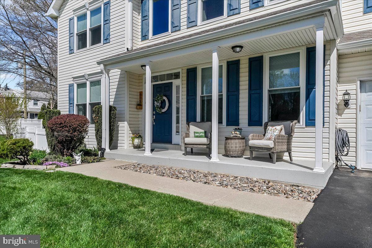 605 Barclay Circle photo 4