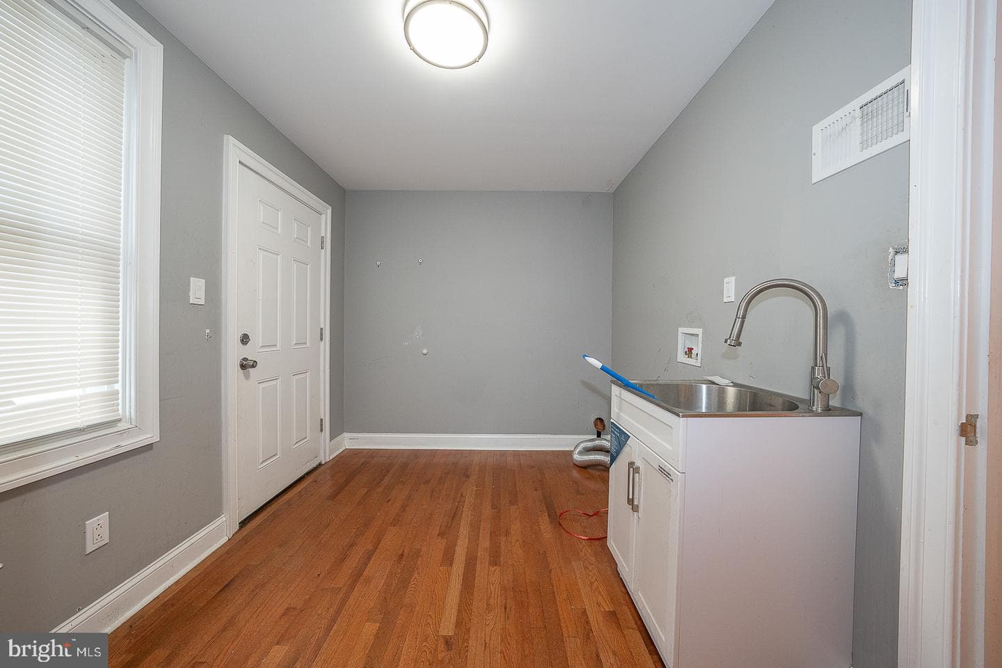 216 Ridley Avenue photo 9