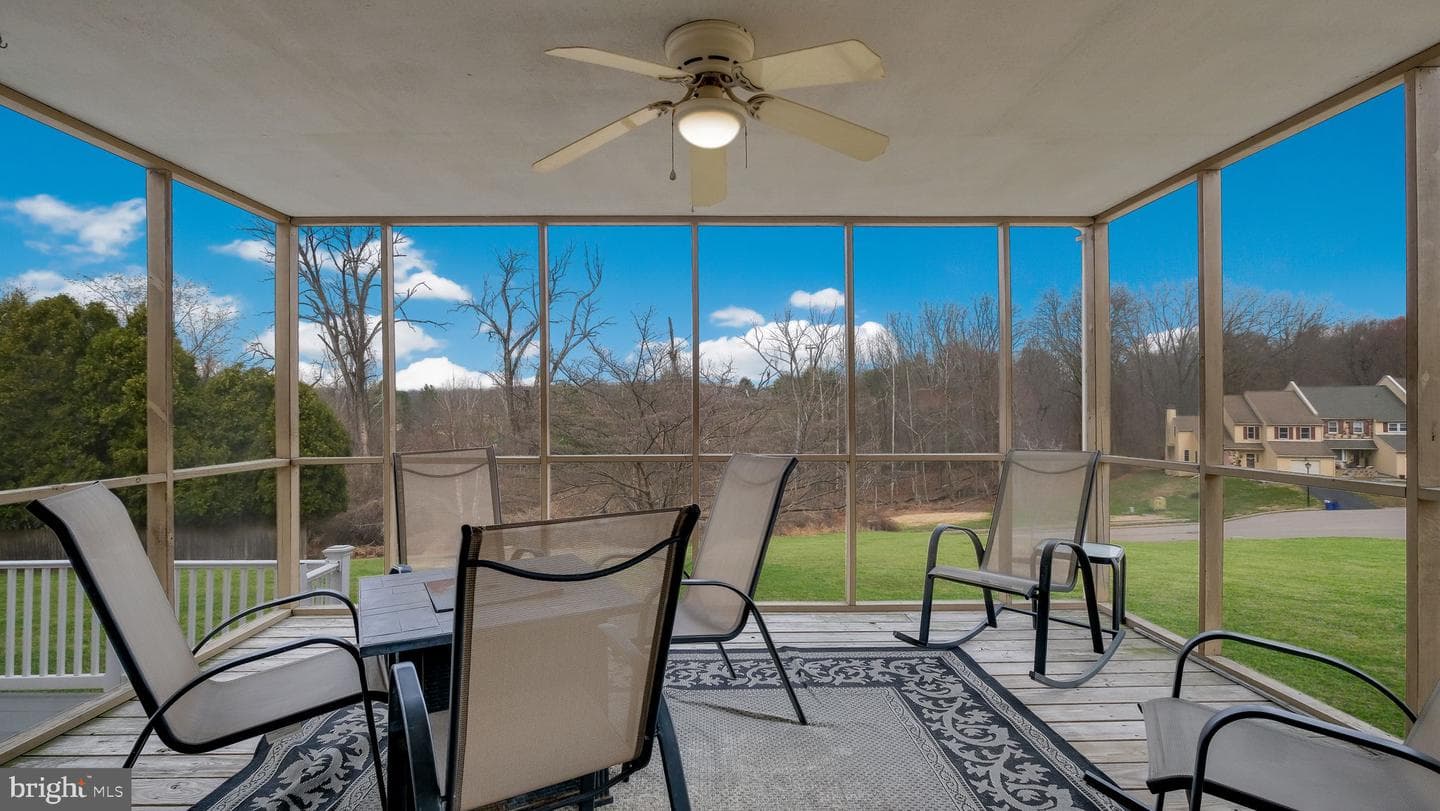 74 Hargrave Lane photo 29