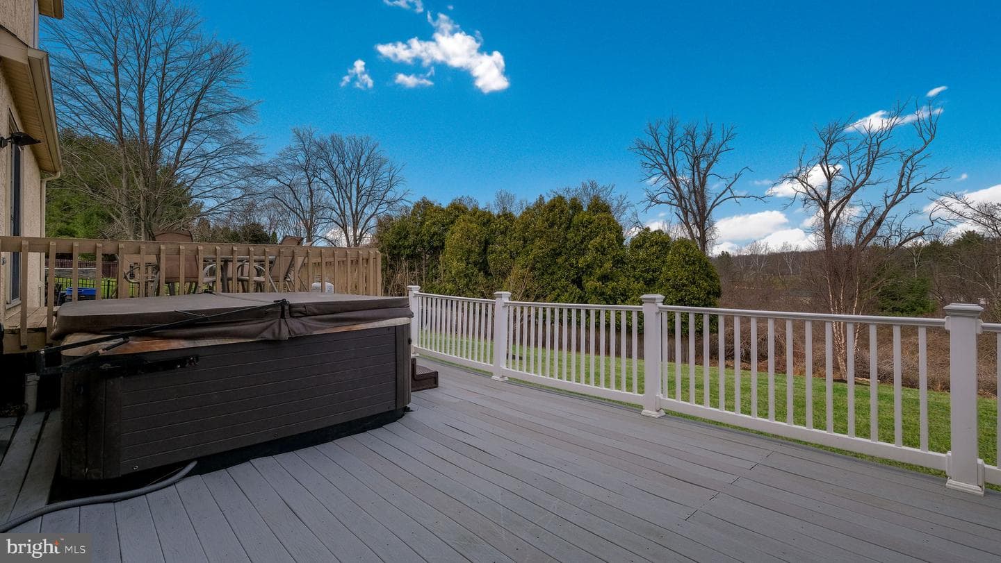 74 Hargrave Lane photo 31